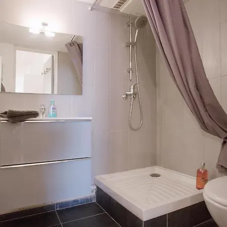 Апартаменты Beau Studio A Proximite Du Centre Ville Йер